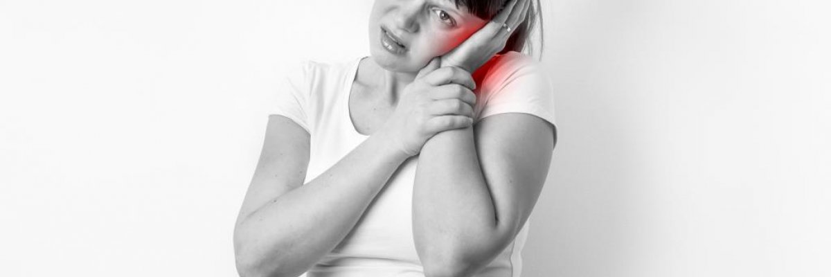 Középfülgyulladás fülfájdalom tünetei okai és kezelés