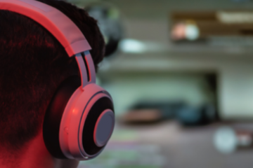 Fejhallgatón érkezik a halláskárosodás a gamerek életébe