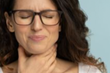 Már néhány mondat is kimeríti? Ez lehet a hangszalagbénulás egyik jele