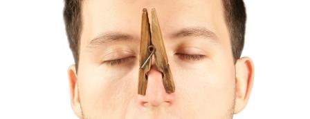 az orrsövényferdülés tünetei fejfájás horkolás orrdugulás